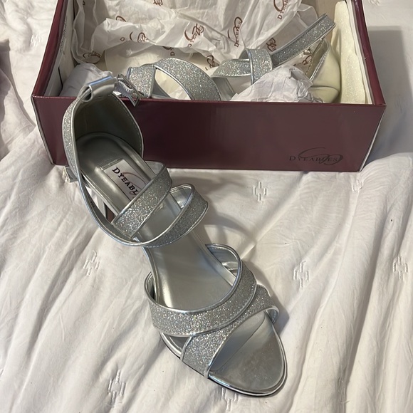 Brand new high heels, davids bridal, dyeables - Picture 1 of 5